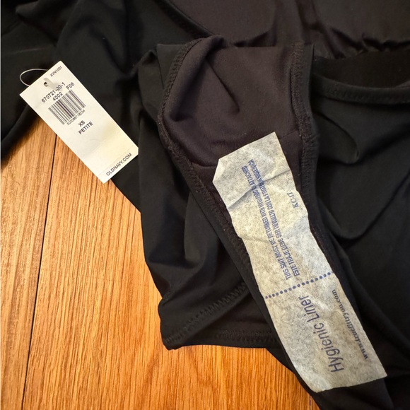 Old Navy Long Sleeve One-Piece Swimsuit - Picture 4 of 5